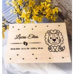 Personalisierte Erinnerungskiste für Babys - Safari-Tiergruppe Löwe - Mit Name und Datum personalisiert