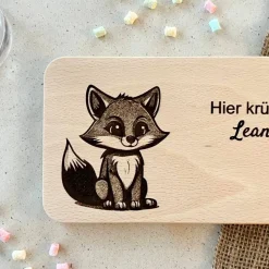 Personalisierte Frühstücksbrettchen aus Holz mit Namen – Niedlichen Fuchs  – personalisierte Geschenke zur Geburt