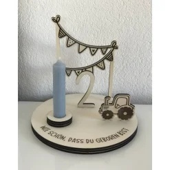 Personalisierte Geburtstagsteller aus Holz mit Traktor-Motiv – Nachhaltig & Einzigartig