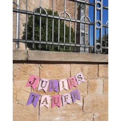 Personalisierte Girlande zur Taufe, Lila, Rosa und Gold, Wimpelkette Taufe mit Wunschnamen