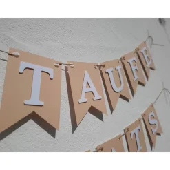 Personalisierte Girlande zur Taufe, beige und weiß, Wimpelkette mit Wunschnamen