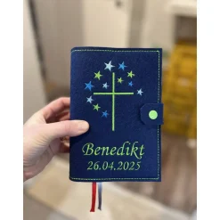 Personalisierte  Gotteslobhülle aus Filz mit Sternchen und Kreuz – hochwertig bestickt – wähle dein Design