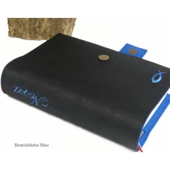 Personalisierte Gotteslobhülle & Bibelhülle aus schwarzem Kork – Geschenk zur Kommunion, Konfirmation & Firmung