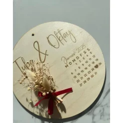 Personalisierte Holztafel mit Gravur | Hochzeitsgeschenk & kreative Geldgeschenk Idee | Kalender mit Namen und Datum