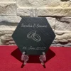 Personalisierte Schieferplatte Hochzeit mit Namen & Datum – Hexagon Deko mit Eheringen I Hochzeit I Ehe I Familie
