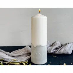 Personalisierte Traukerze mit grauem Gips-Sockel | Ein elegantes Accessoire für Eure Hochzeit | Hochzeitskerze