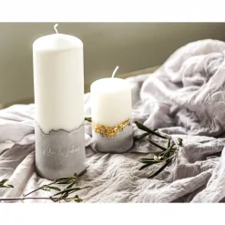 Personalisierte Traukerze mit grauem Gips-Sockel | Ein elegantes Accessoire für Eure Hochzeit | Hochzeitskerze