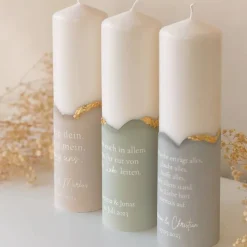 Personalisierte Traukerze mit nude/beigem Gipssockel und Blattgold Akzenten | Ein elegantes Accessoire für die Hochzeit