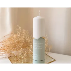 Personalisierte Traukerze mit Olive-grünGips-Sockel und Blattgold Akzenten | Ein elegantes Accessoire für Eure Hochzeit