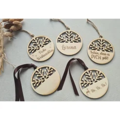 Personalisierte Weihnachtskugel aus Holz / eigener Text möglich
