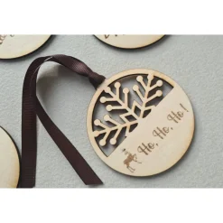 Personalisierte Weihnachtskugel aus Holz / eigener Text möglich