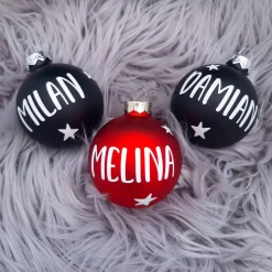 Personalisierte Weihnachtskugel mit Namen aus Glas – viele Farben & verschiedene Schriftarten