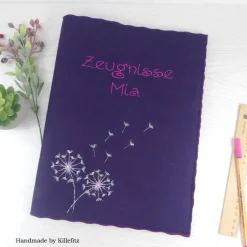 Personalisierte Zeugnismappe aus lila Filz mit Pusteblume – Geschenk zur Einschulung Mädchen