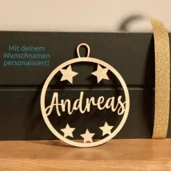 Personalisierter Christbaumanhänger aus Birkensperrholz mit deinem Wunschnamen – Geschenkidee Weihnachten