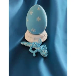 Personalisierter 3D-gedruckter Schneeflocken-Drache mit Ei-Schneekugel-Ständer