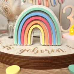 Personalisierter Geburtstagsteller bunt mit LED Licht und Regenbogen