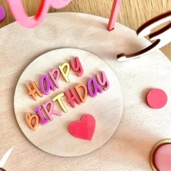 Personalisierter Geburtstagsteller „Pretty in Pink“ mit Vase und Kerze