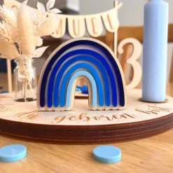 Personalisierter Geburtstagsteller "Blue Delight" mit Vase und Kerze