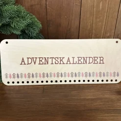Personalisierter Holz-Adventskalender mit Baummuster