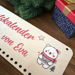 Personalisierter Holz-Adventskalender mit Eisbärin