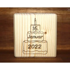 personalisierter Holzwürfel/Erinnerungswürfel mit Geburtsdaten aus Fichtenholz, naturbelassen