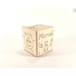 personalisierter Holzwürfel/Erinnerungswürfel mit Geburtsdaten aus Fichtenholz, naturbelassen