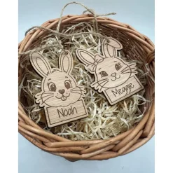 Personalisierter Osteranhänger aus recyceltem Holz – Nachhaltige Osterdeko mit Namensgravur & Juteschnur