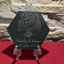 Personalisierter Schiefer-Untersetzer Hochzeit mit Namen & Datum – Sechseckig mit Hochzeitsauto