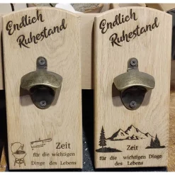 Personalisiertes Abschiedsgeschenk – Eichenholz-Wandflaschenöffner mit Gravur für den Ruhestand! +++