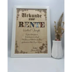 Personalisiertes Geldgeschenk zur Rente im Bilderrahmen – Individuelle Urkunde mit Holzeinleger