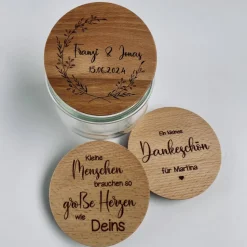 Personalisiertes Glas mit Holzdeckel, individualisiertes Hochzeitsgeschenk, gelaserter Deckel