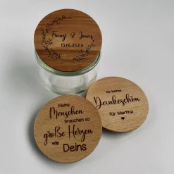 Personalisiertes Glas mit Holzdeckel, individualisiertes Hochzeitsgeschenk, gelaserter Deckel
