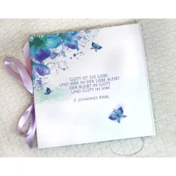 personalisiertes Gästebuch & Album zur Taufe mit Schmetterling & Blume in Türkis / Lila blanko o. mit Fragen