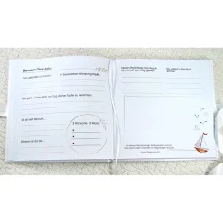 personalisiertes Gästebuch zur Taufe mit Blumenkranz aus Sommerblumen blanko o. mit Fragen / Fragebogen Beere