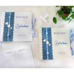 personalisiertes Gästebuch & Album zur Taufe mit Herzen, Rosen und Bändern auf Samt in Taubenblau
