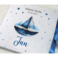 personalisiertes Gästebuch zur Taufe mit Segelboot in tiefem Blau blanko od. mit Fragen / Fragebogen