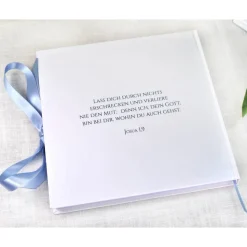 personalisiertes Gästebuch & Album zur Taufe mit Kreuz aus Fischen in Hellblau blanko o. mit Fragebogen