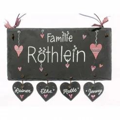 Personalisiertes Hochzeitsgeschenk – Schiefertürschild mit Herzanhänger & Wunschname, individuelles Haustürschild für das Brautpaar und Familien