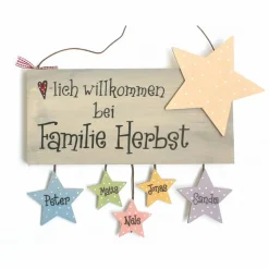 personalisiertes Hochzeitsgeschenk Türschild Familie aus Holz mit Sternanhänger, Holzschild mit Namen für das Brautpaar, individuelles Haustürschild mit Name, Familienschild für die Haustür