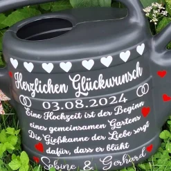 personalisiertes Hochzeitsgeschenk,10 Liter Gießkanne mit Spruch aus Vinylschrift verziert und mit Schleifendeko