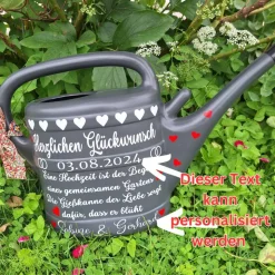 personalisiertes Hochzeitsgeschenk,10 Liter Gießkanne mit Spruch aus Vinylschrift verziert und mit Schleifendeko