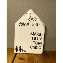Personalisiertes Holzhaus – Geschenk mit Namen, Familienschild & Deko aus recyceltem Holz