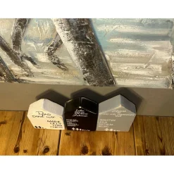 Personalisiertes Holzhaus – Geschenk mit Namen, Familienschild & Deko aus recyceltem Holz