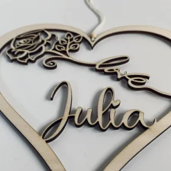 Personalisiertes Holzherz als Hochzeitsdekoration oder Geschenk zum Valentinstag, Herz mit Rose Love und Namen