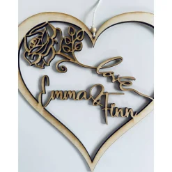 Personalisiertes Holzherz als Hochzeitsdekoration oder Geschenk zum Valentinstag, Herz mit Rose Love und Namen