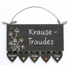 Personalisiertes Holzschild Familie – Türschild mit Herzanhänger & Wunschname – Handgemachtes Namensschild, wetterfest, individuelles Hochzeitsgeschenk / Familiengeschenk