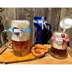 Personalisiertes Maßkrug-Strumpfband mit Karorüsche & Filzherz – Wiesn Krugband