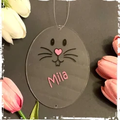 Personalisiertes Osterei aus Acryl mit Hasengesicht in Wunschfarbe sowie Namen!