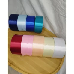 Personalisiertes Satinband – mit Wunschtext | Verschiedene Farben | Für Hochzeit, Einschulung, Taufe & Geschenke