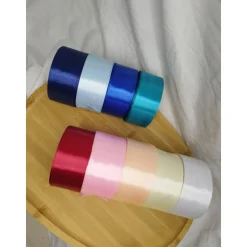 Personalisiertes Satinband – mit Wunschtext | Verschiedene Farben | Für Hochzeit, Einschulung, Taufe & Geschenke